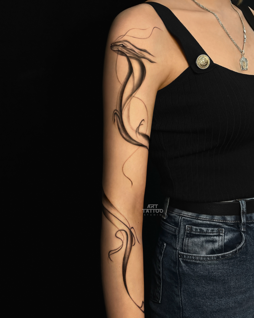 ТАТУЮВАННЯ НА РУЦІ ЖІНОЧЕ